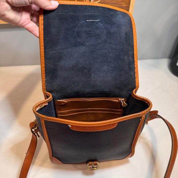VTG Dooney & Bourke All-Weather Leather Square Surrey Crossbody Navy Brown Bag - Picture 10 of 16